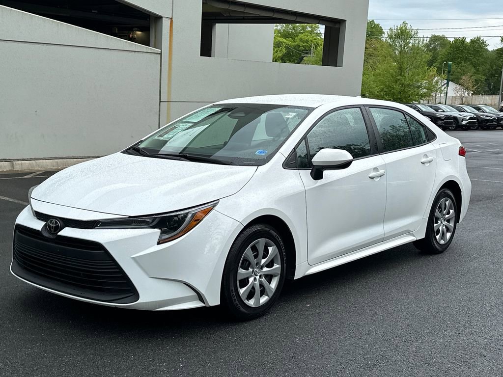 Used 2023 Toyota Corolla LE FWD image 2