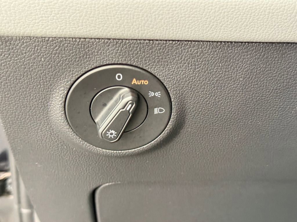 Used 2022 Volkswagen Taos SE image 21