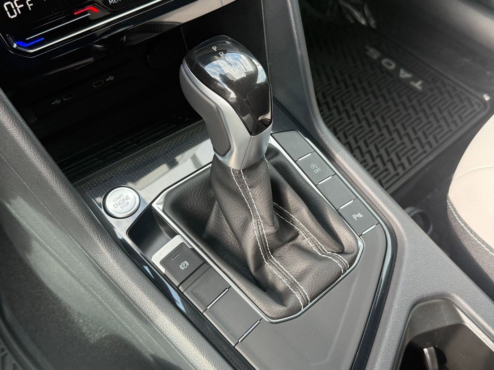 New 2026 Volkswagen Taos SE image 16