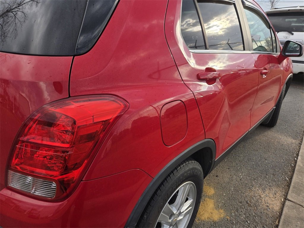 Used 2016 Chevrolet Trax LT w/ LT Sun and Sound Package image 7