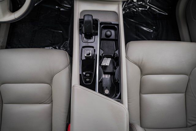 Used 2023 Volvo XC60 B5 Plus w/ Climate Package image 25