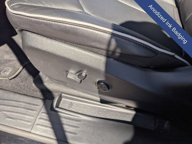 Used 2025 Chrysler Pacifica Premium FWD image 26