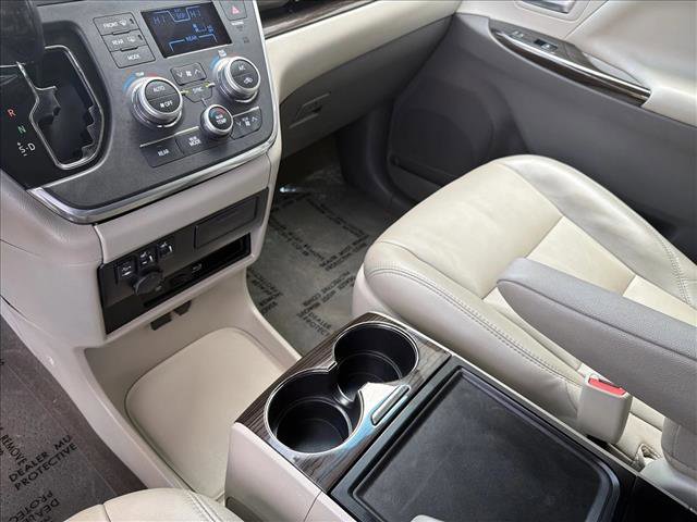 Used 2017 Toyota Sienna XLE Premium image 21