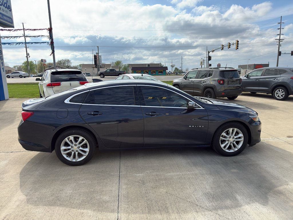 Used 2016 Chevrolet Malibu LT image 2