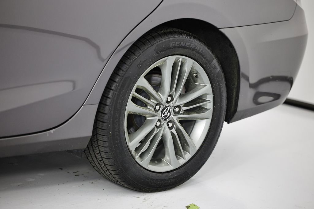 Used 2016 Toyota Camry SE w/ Moonroof Package image 12