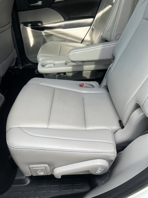 Used 2019 Toyota Highlander XLE image 7