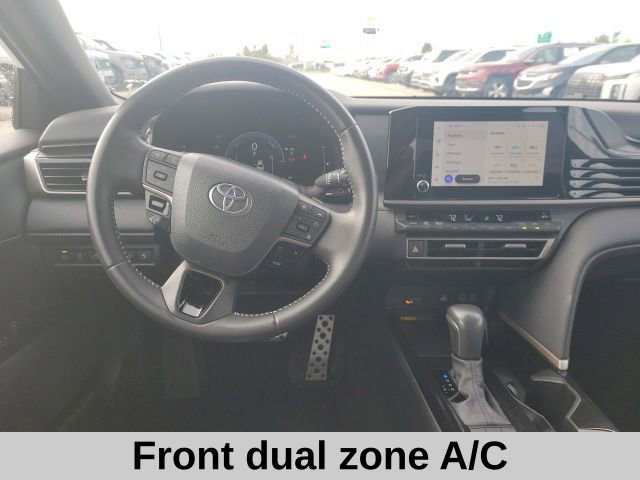 Used 2025 Toyota Camry SE image 4