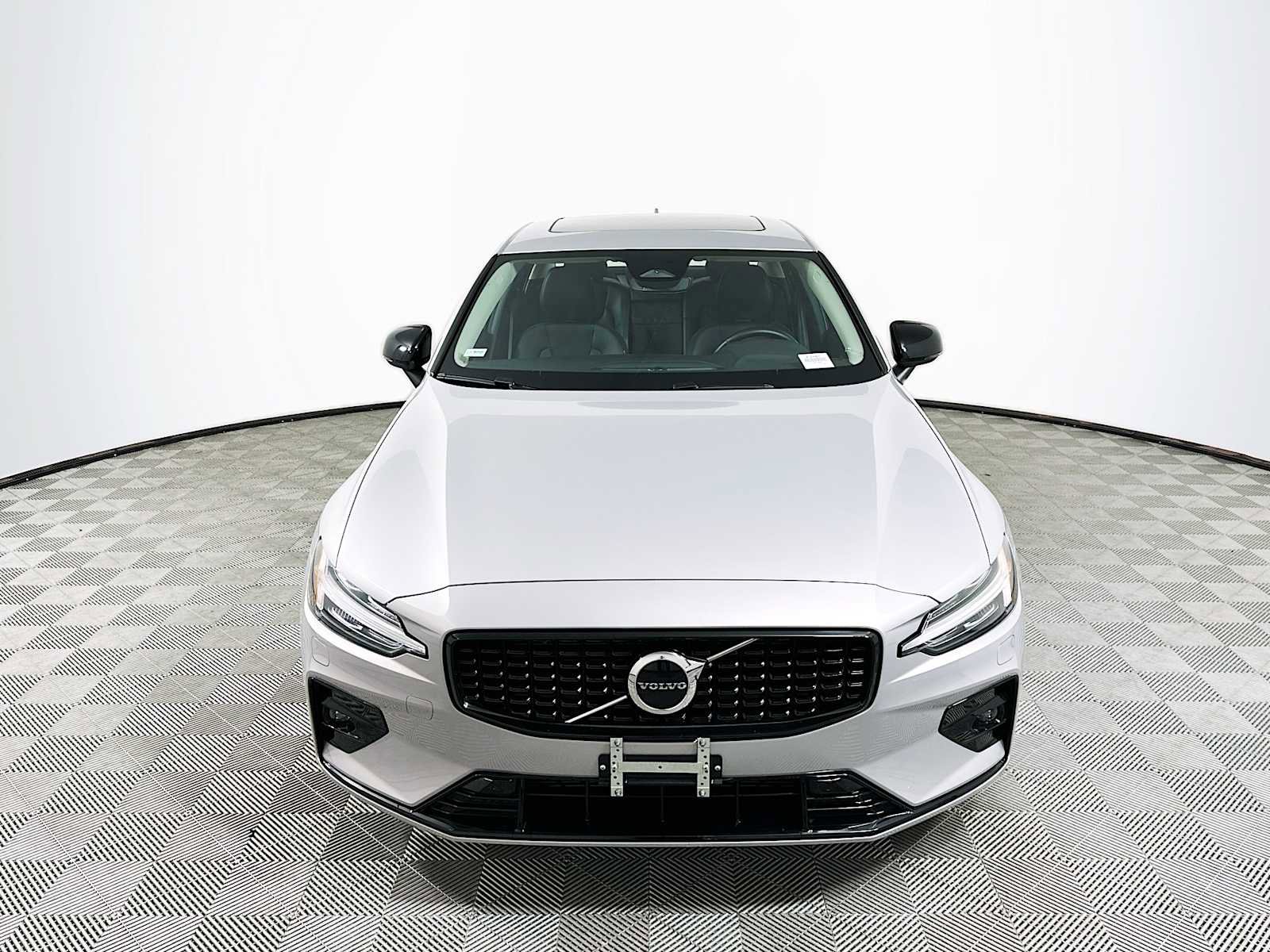 Used 2025 Volvo S60 B5 Core image 2