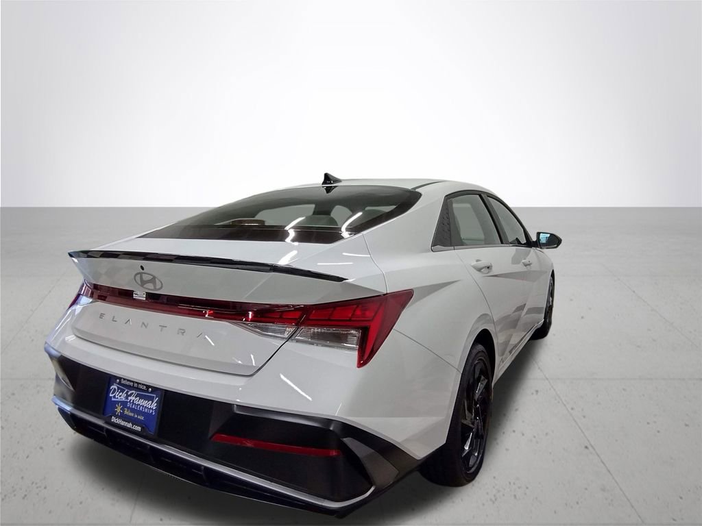 New 2026 Hyundai Elantra SEL Sport FWD image 11