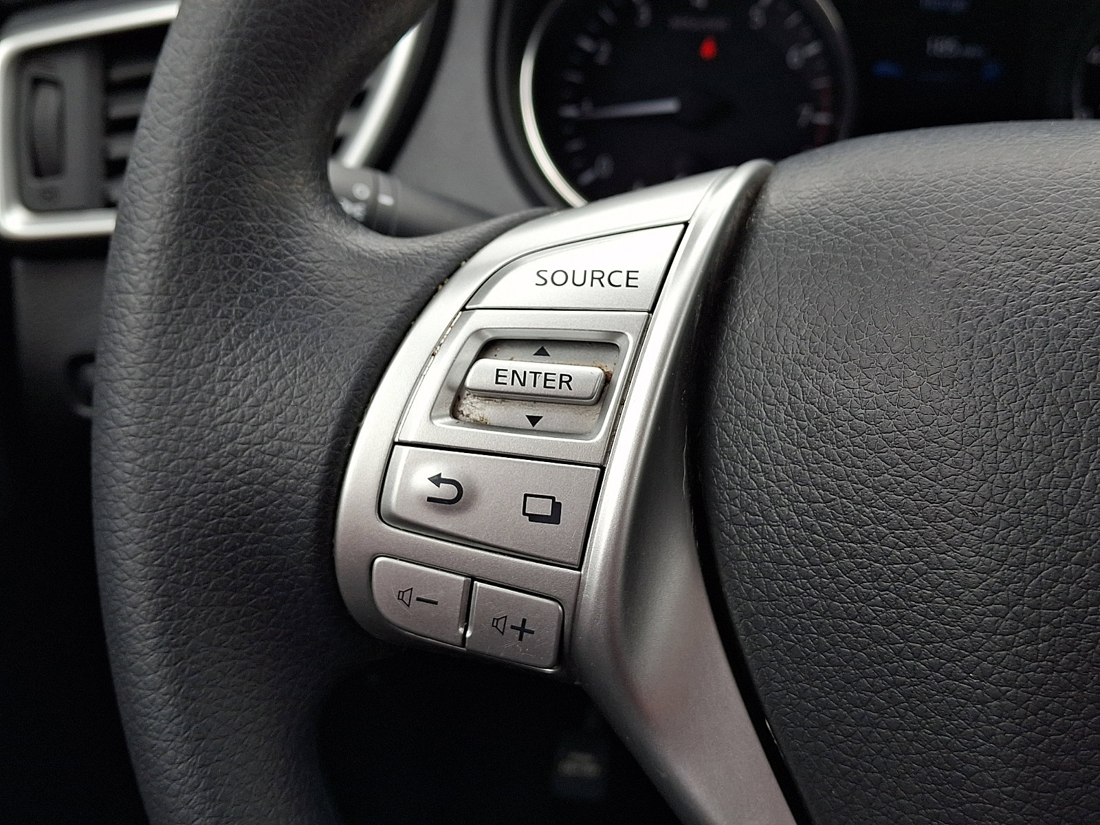 Used 2016 Nissan Rogue SV image 20