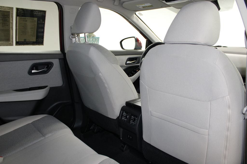 Used 2023 Nissan Rogue SV AWD/4WD image 29
