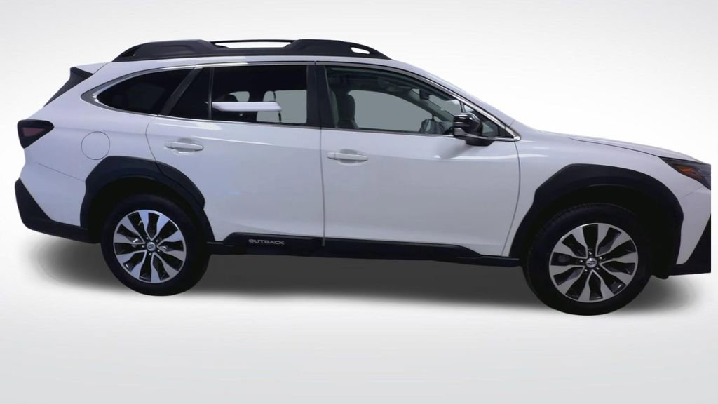 Used 2025 Subaru Outback Limited image 9