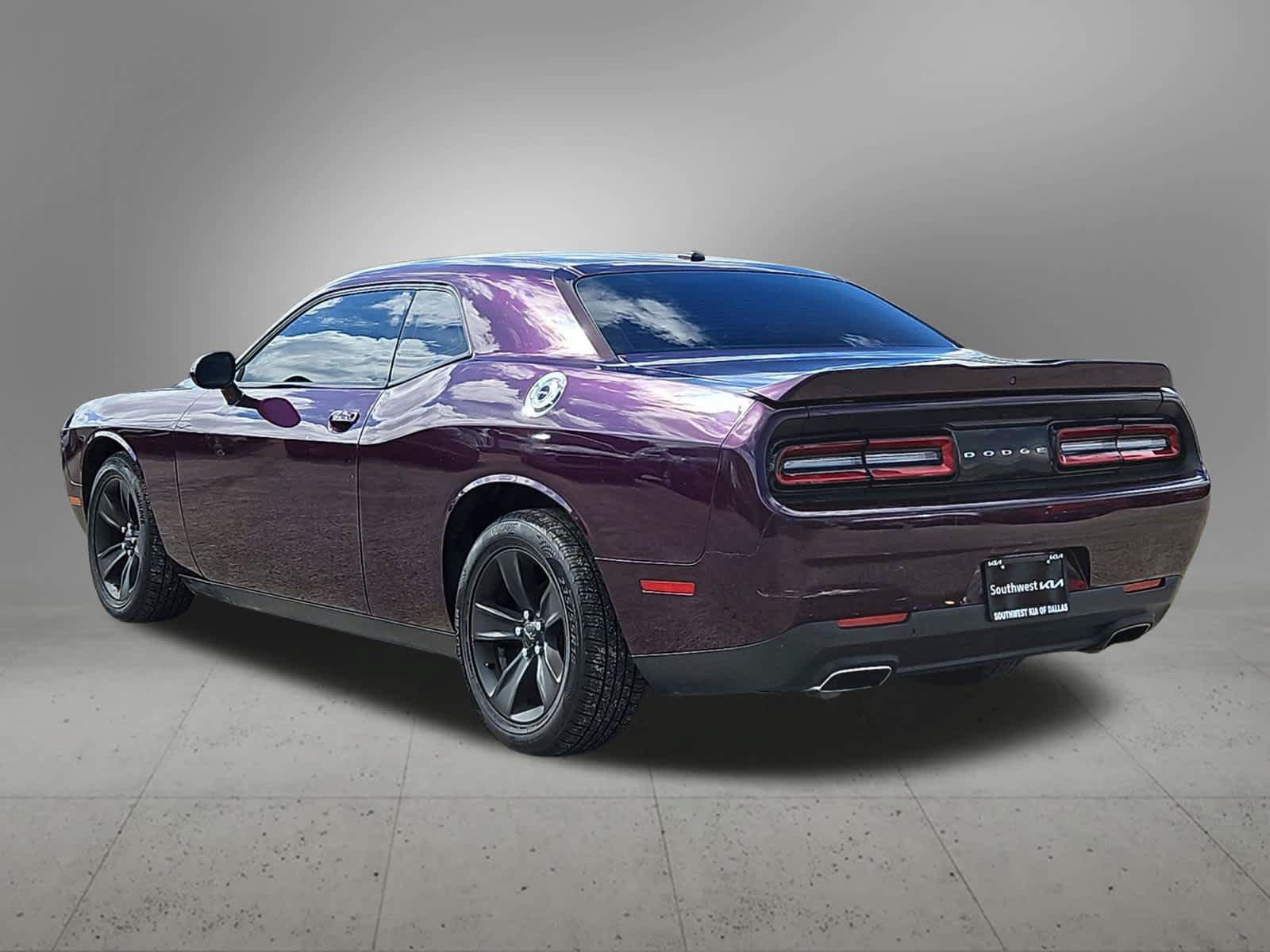 Used 2020 Dodge Challenger SXT RWD image 4