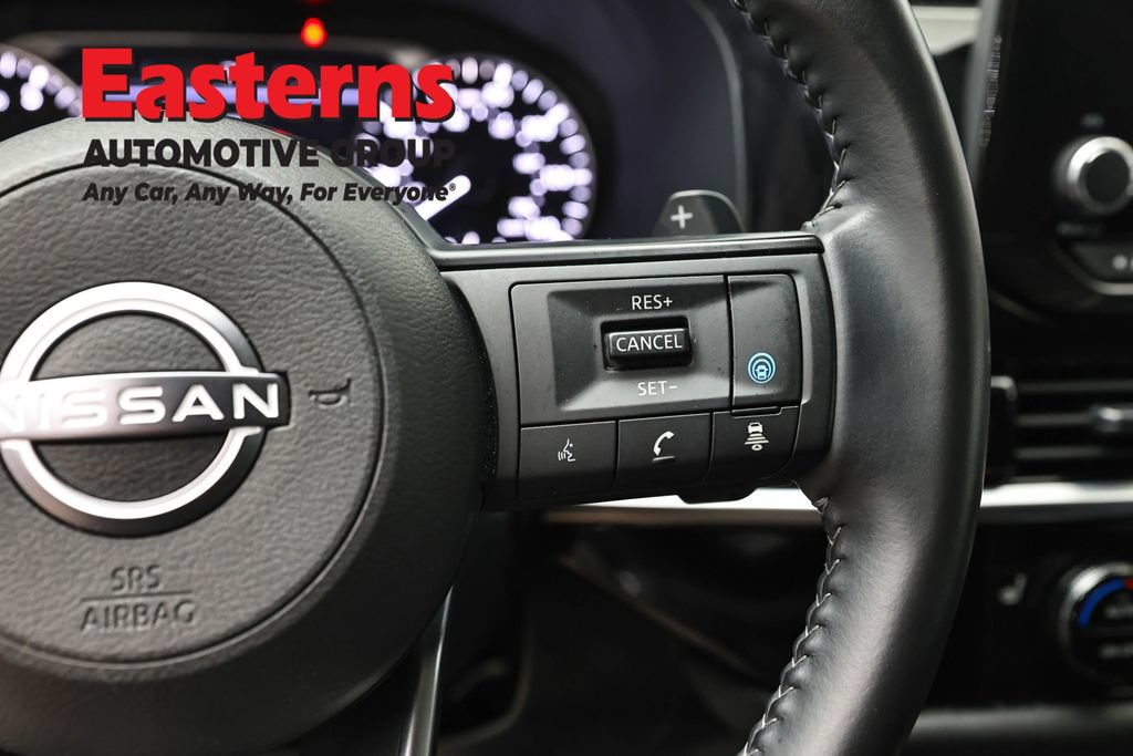 Used 2025 Nissan Pathfinder SV FWD image 16