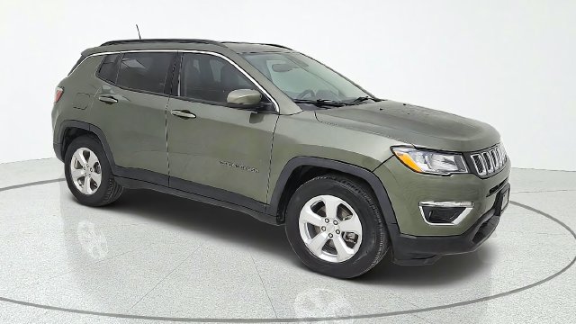 Used 2019 Jeep Compass Latitude FWD image 3