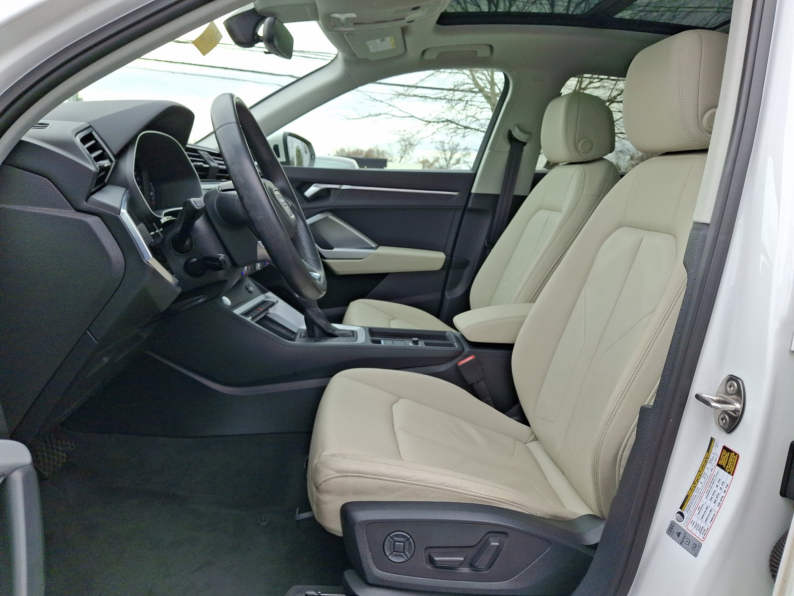 Used 2020 Audi Q3 2.0T Premium w/ Convenience Package AWD/4WD image 14