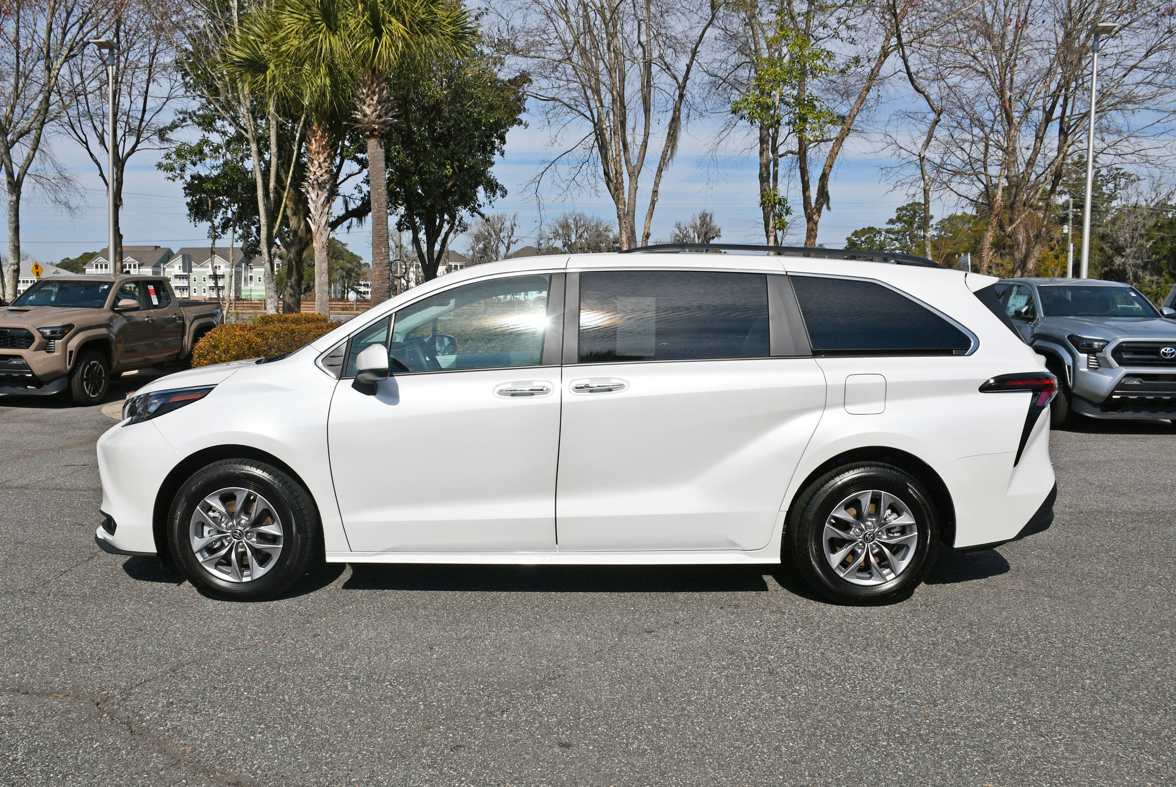 Used 2025 Toyota Sienna XLE w/ XLE Plus Package video 2