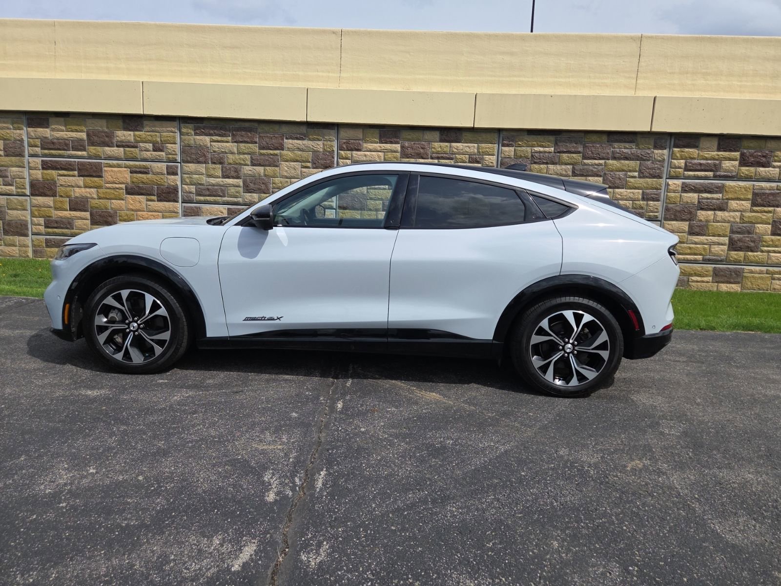 Used 2023 Ford Mustang Mach-E Premium image 12