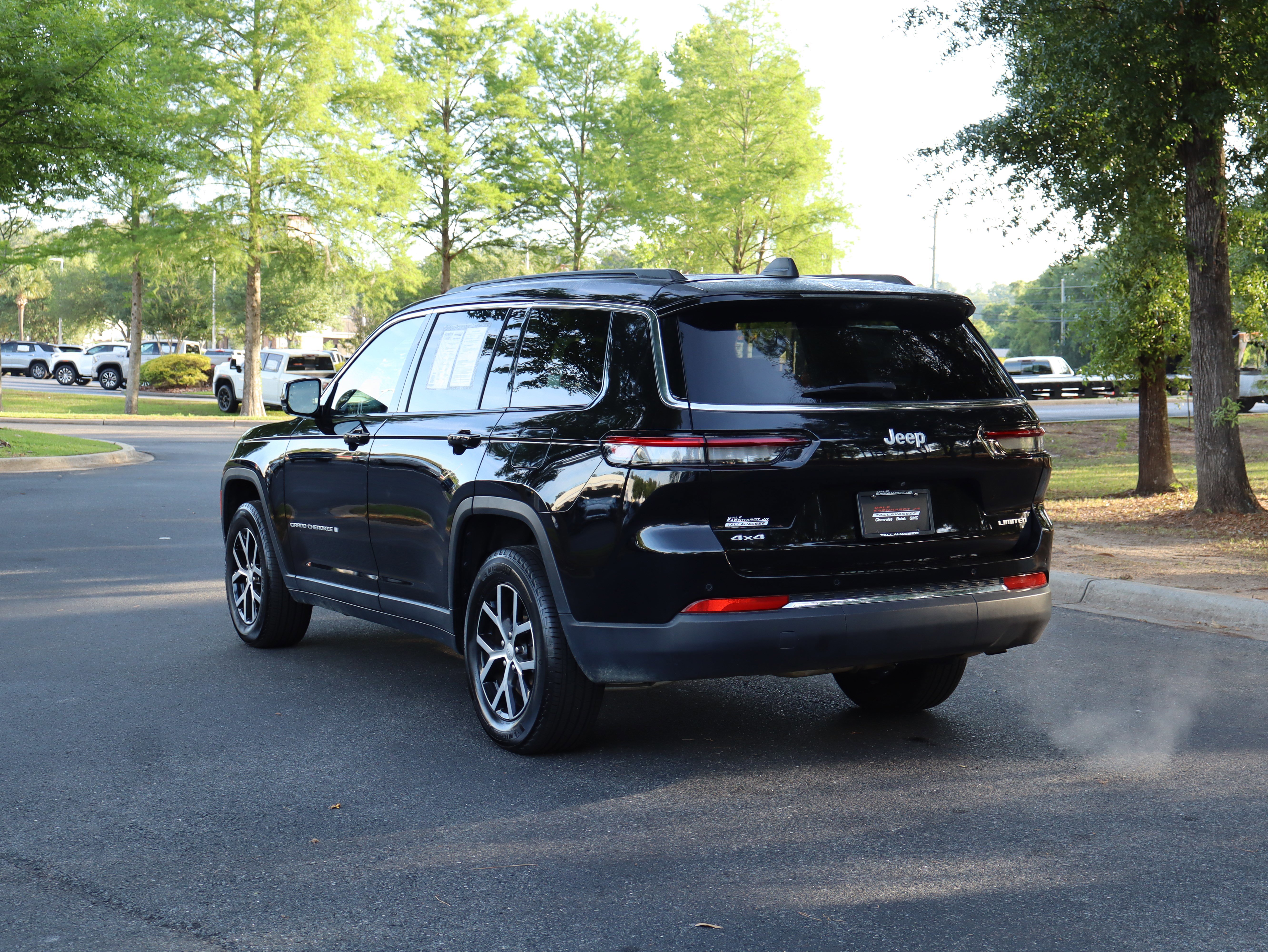 Used 2024 Jeep Grand Cherokee L Limited w/ Luxury Tech Group II AWD/4WD image 7