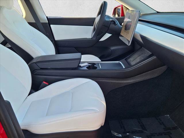 Used 2022 Tesla Model Y Long Range image 22
