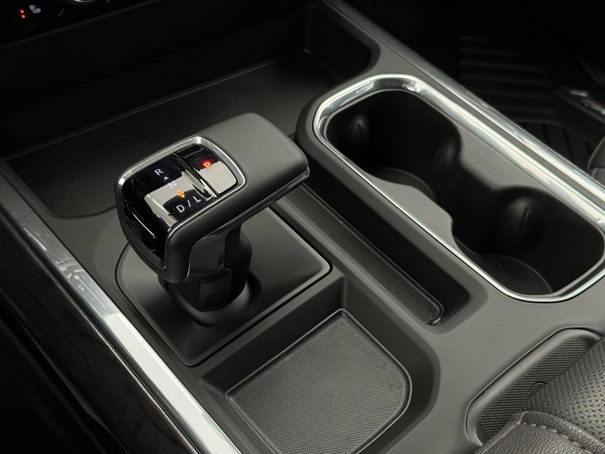 Used 2025 Chevrolet Silverado 1500 LTZ image 39