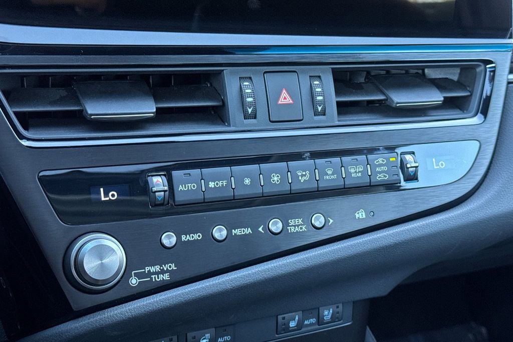 Used 2025 Lexus ES 300h w/ Premium Package image 19