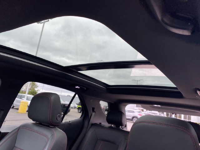 Used 2022 Chevrolet Equinox RS w/ LPO, Floor Liner Package AWD/4WD image 15