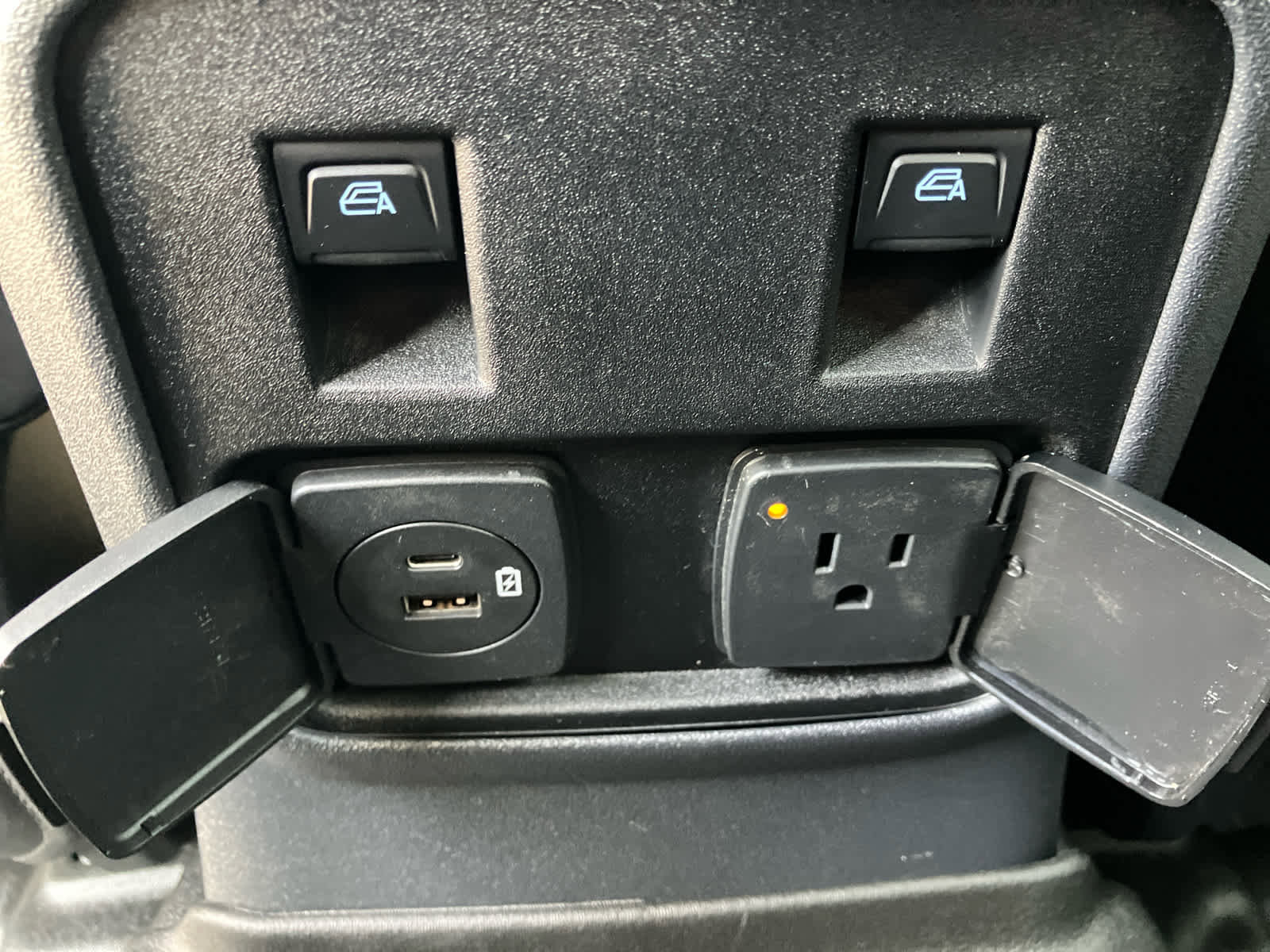 Used 2024 Ford Bronco Badlands image 38