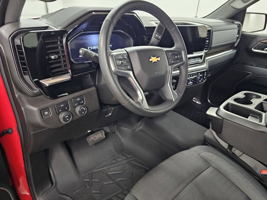 Used 2025 Chevrolet Silverado 1500 LT AWD/4WD image 12