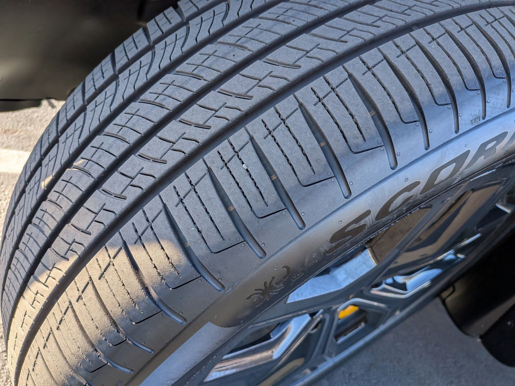 Used 2026 Rivian R1T Premium image 12