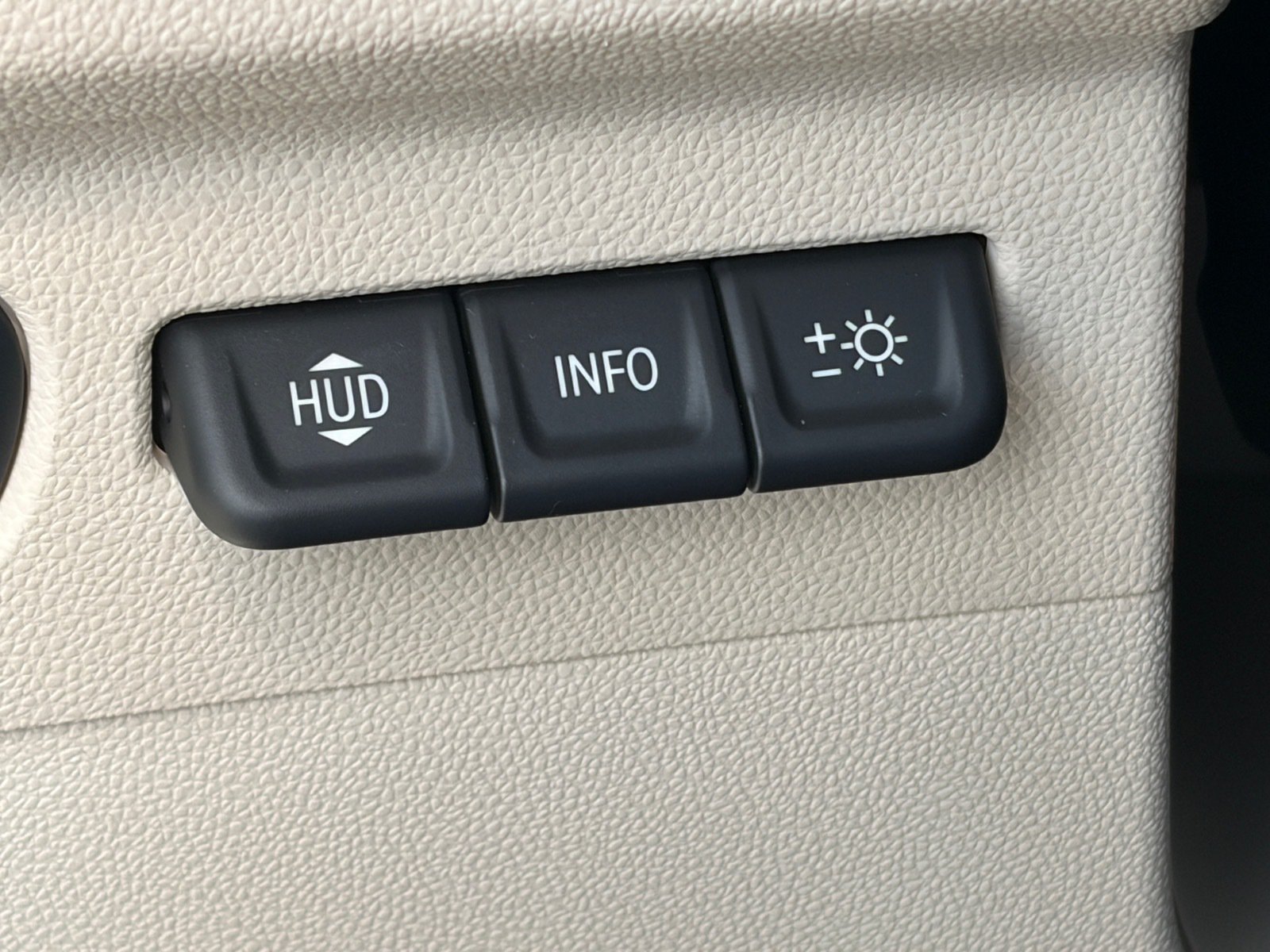 Used 2021 Buick Envision Avenir w/ Technology Package II FWD image 20