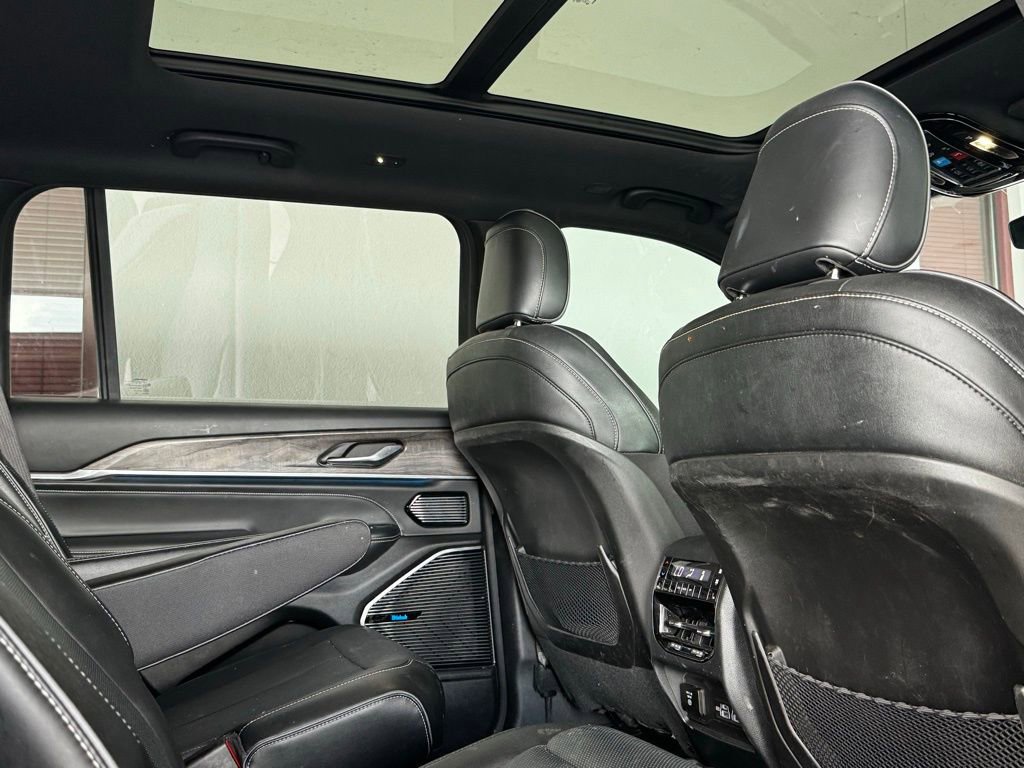 Used 2023 Jeep Grand Cherokee L Overland image 7
