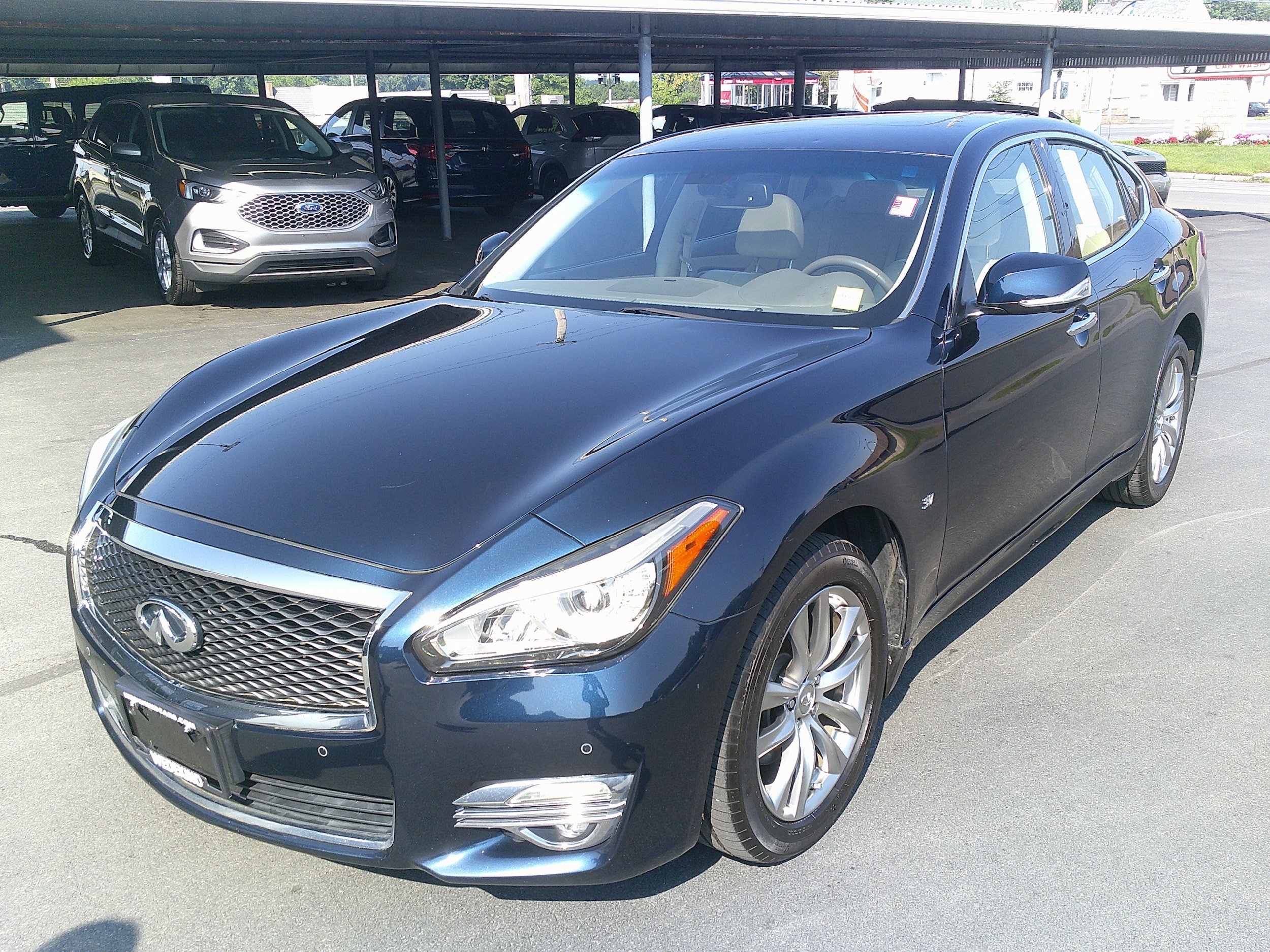 Used 2018 INFINITI Q70 Luxe w/ Cargo Package AWD/4WD image 11