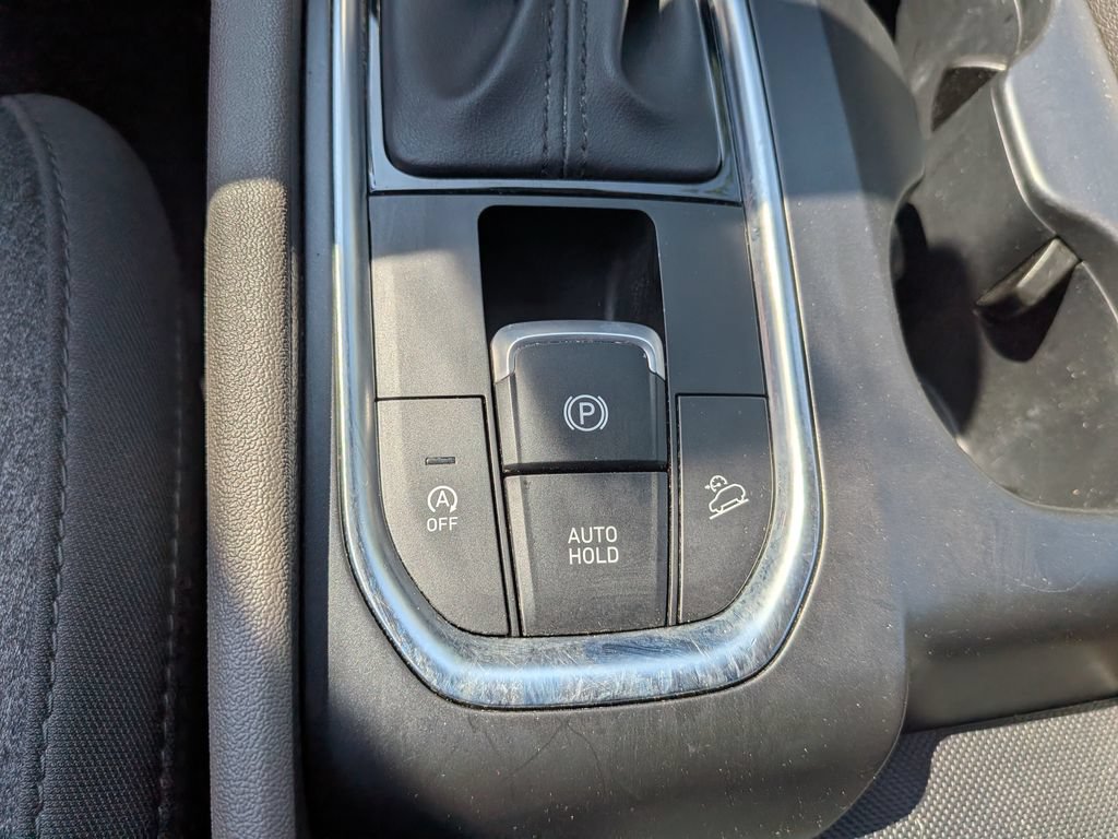 Used 2019 Hyundai Santa Fe SE AWD/4WD image 16