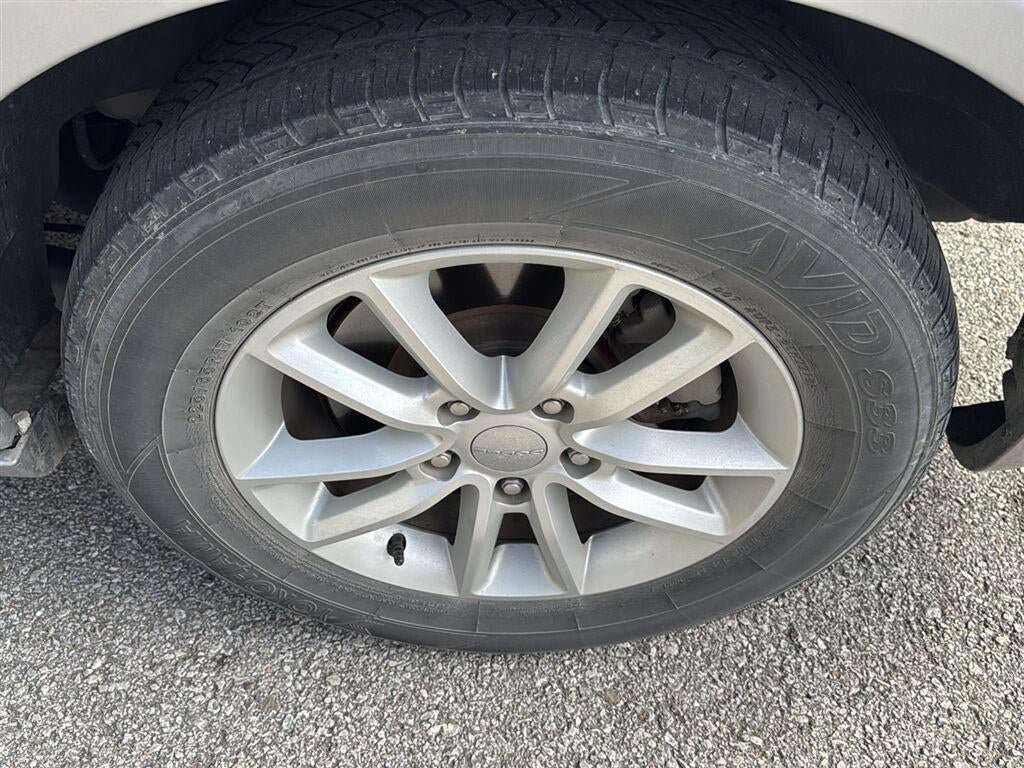 Used 2019 Dodge Grand Caravan SXT FWD image 12