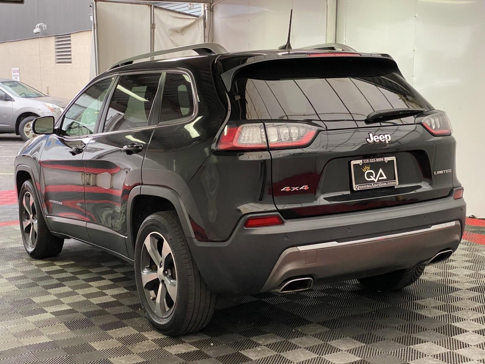 Used 2019 Jeep Cherokee Limited image 4