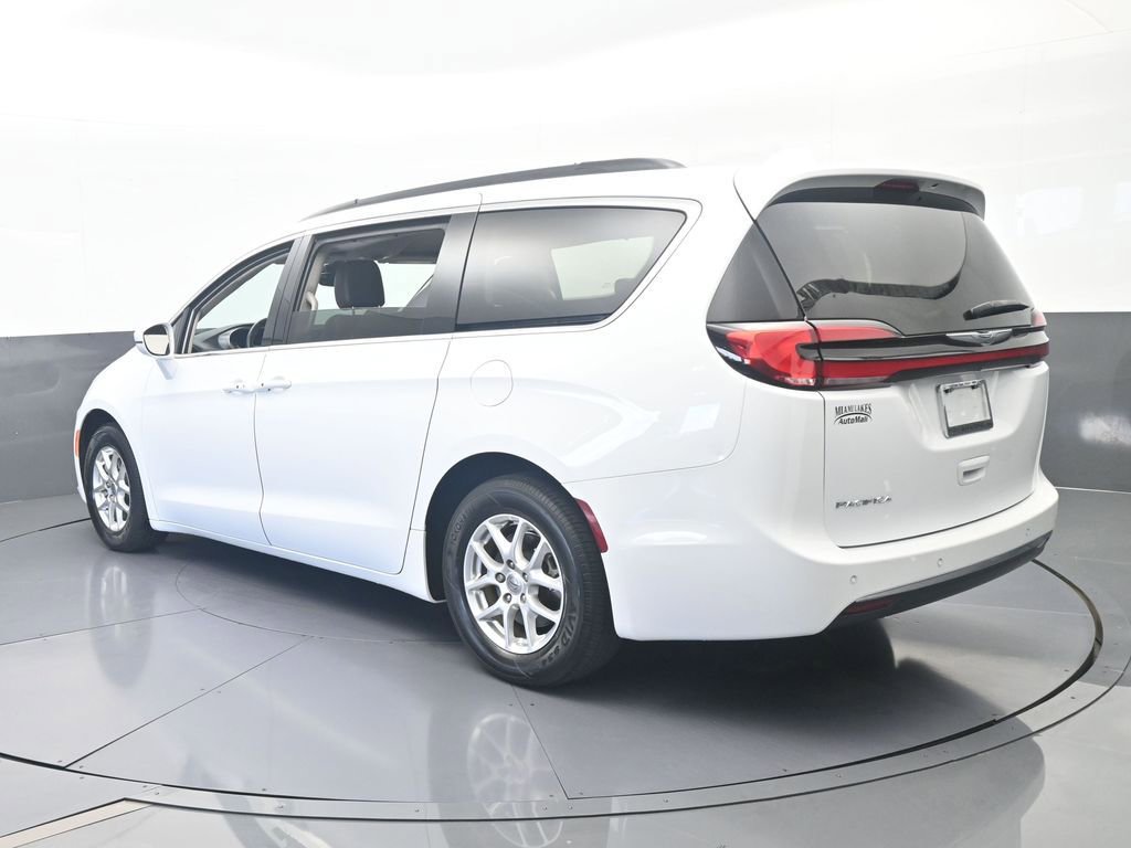 Used 2022 Chrysler Pacifica Touring-L FWD image 4