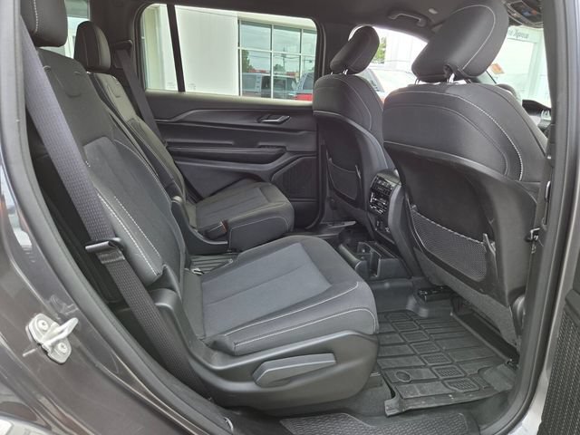 Used 2024 Jeep Grand Cherokee L Laredo w/ Luxury Tech Group I RWD image 17