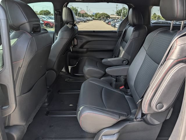 Used 2025 Toyota Sienna XSE w/ XSE Plus Package AWD/4WD image 29