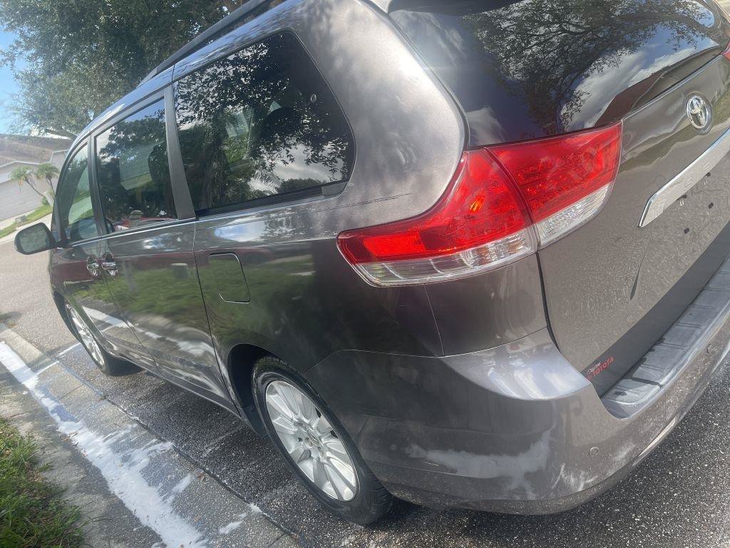 Used 2014 Toyota Sienna Limited w/ Limited Premium Package FWD image 13