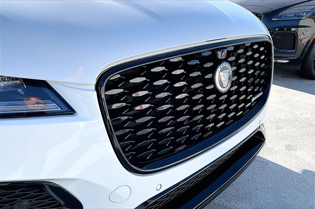 Used 2024 Jaguar F-PACE R-Dynamic S image 31