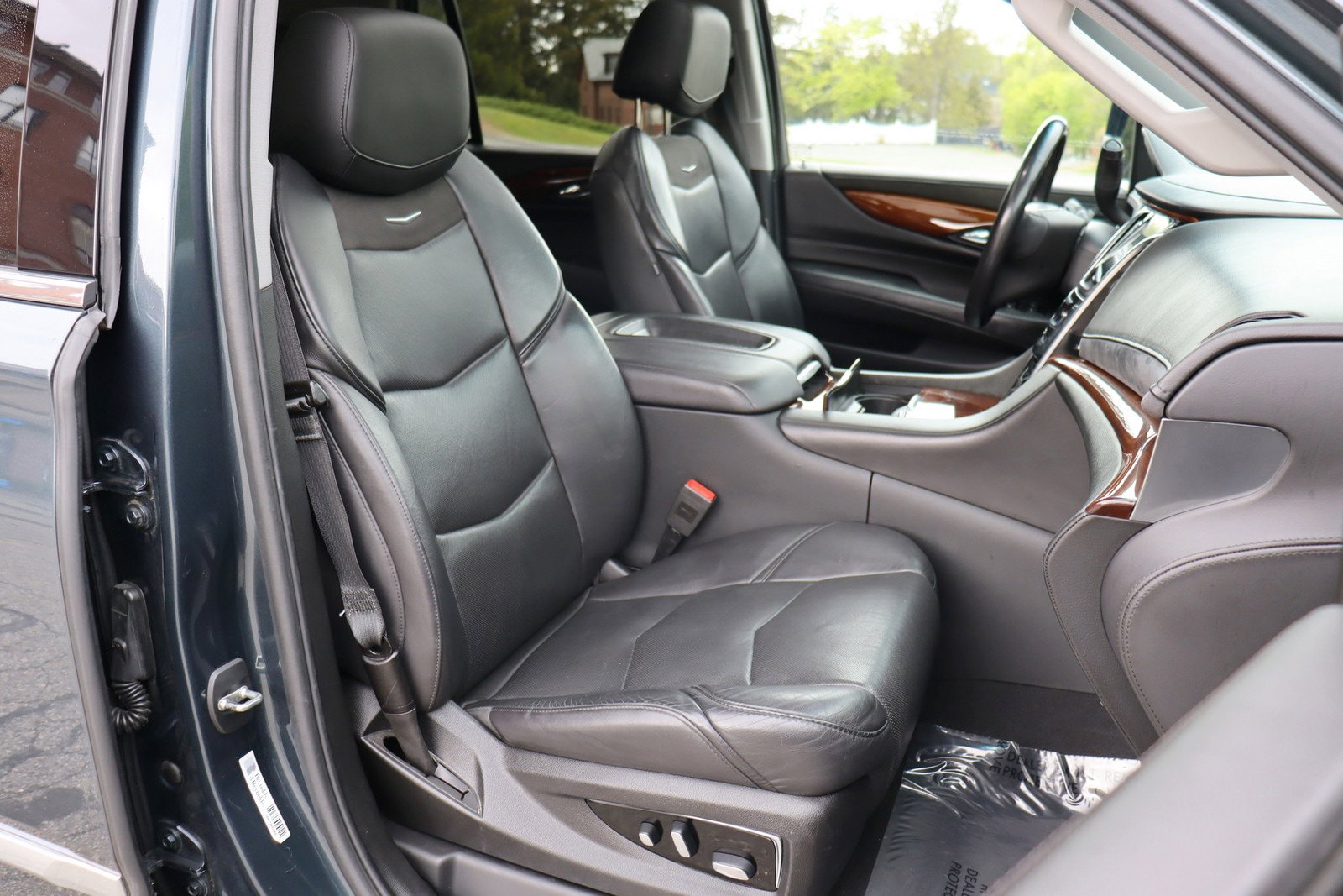 Used 2019 Cadillac Escalade Luxury AWD/4WD image 21