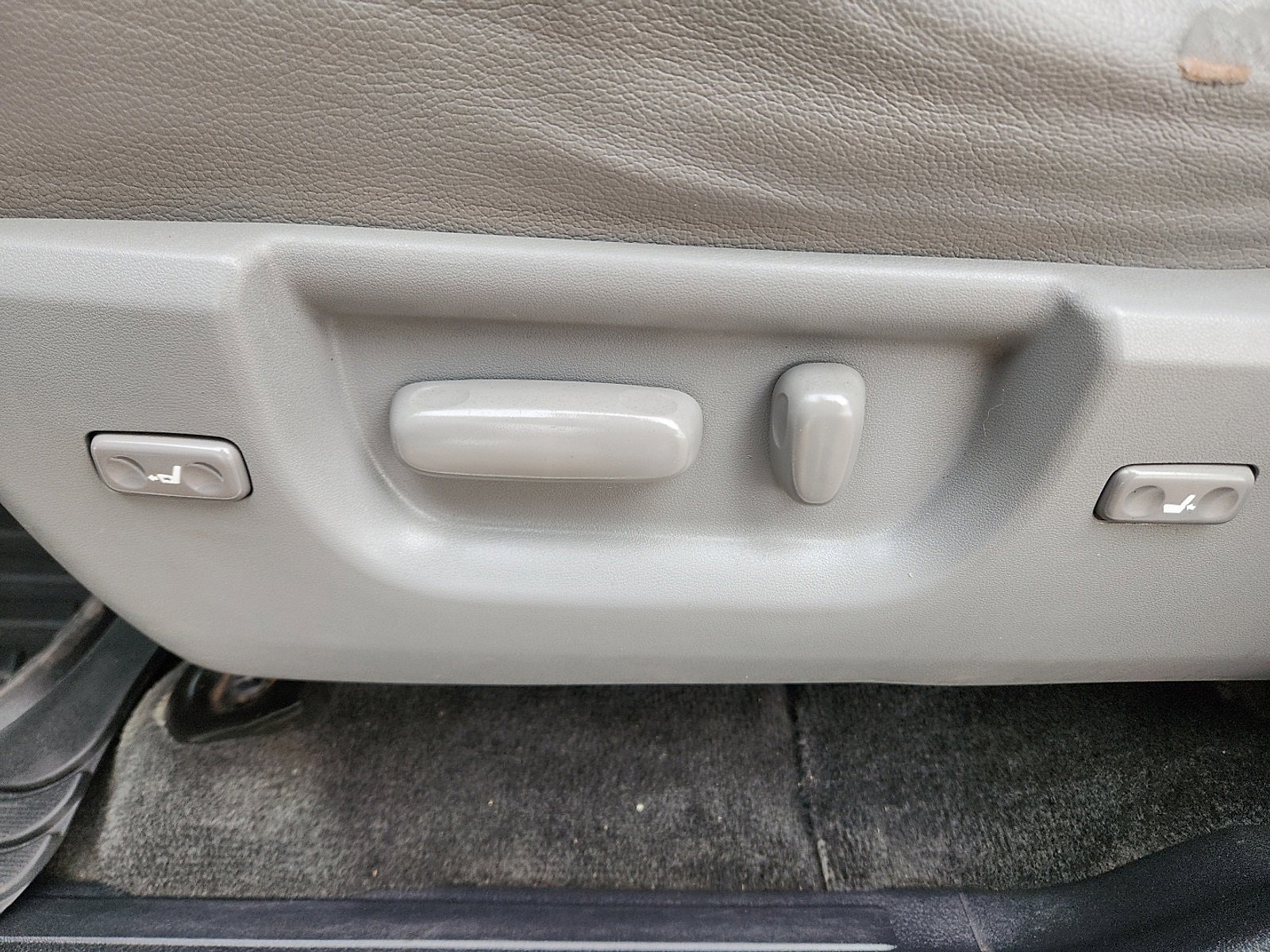 Used 2012 Toyota Sequoia Limited image 13