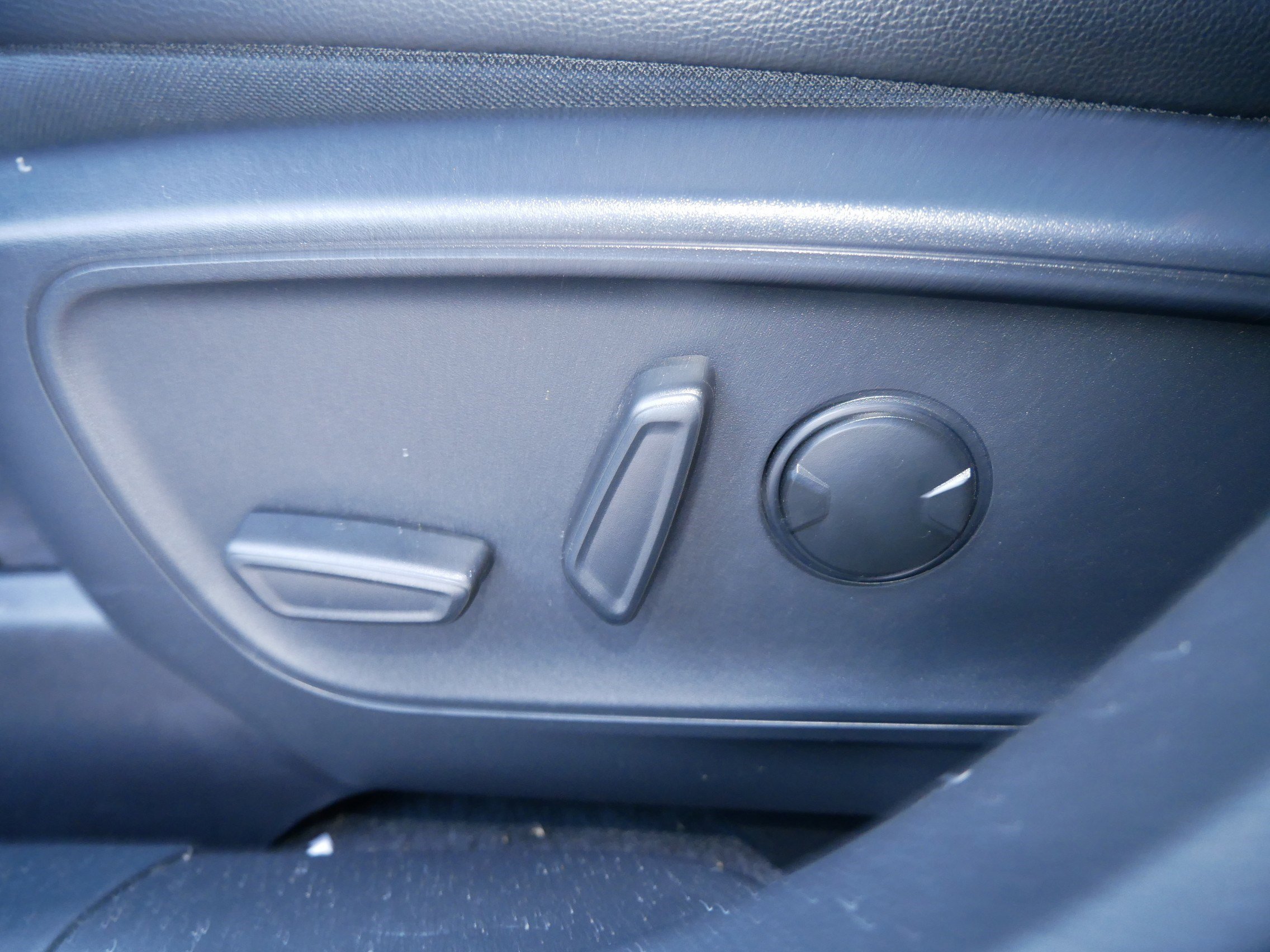 New 2025 Ford Escape PHEV w/ PHEV Premium Package image 19