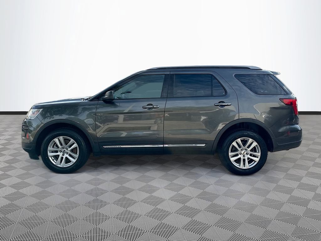 Used 2018 Ford Explorer XLT AWD/4WD image 9