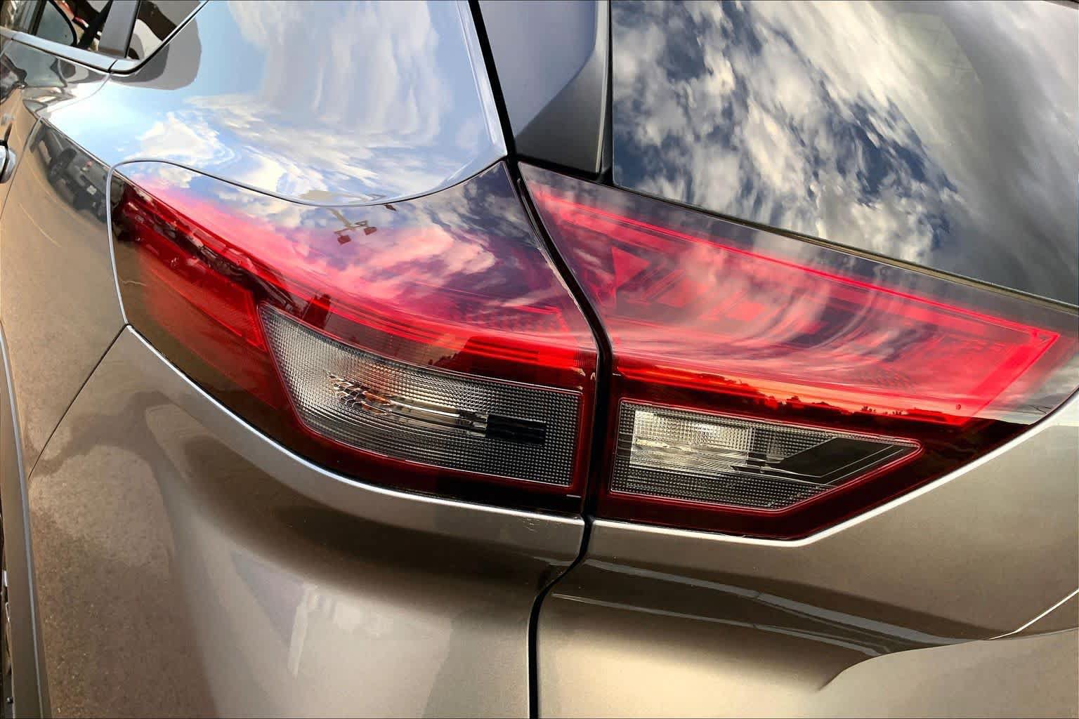 Used 2024 Nissan Rogue SV AWD/4WD image 28