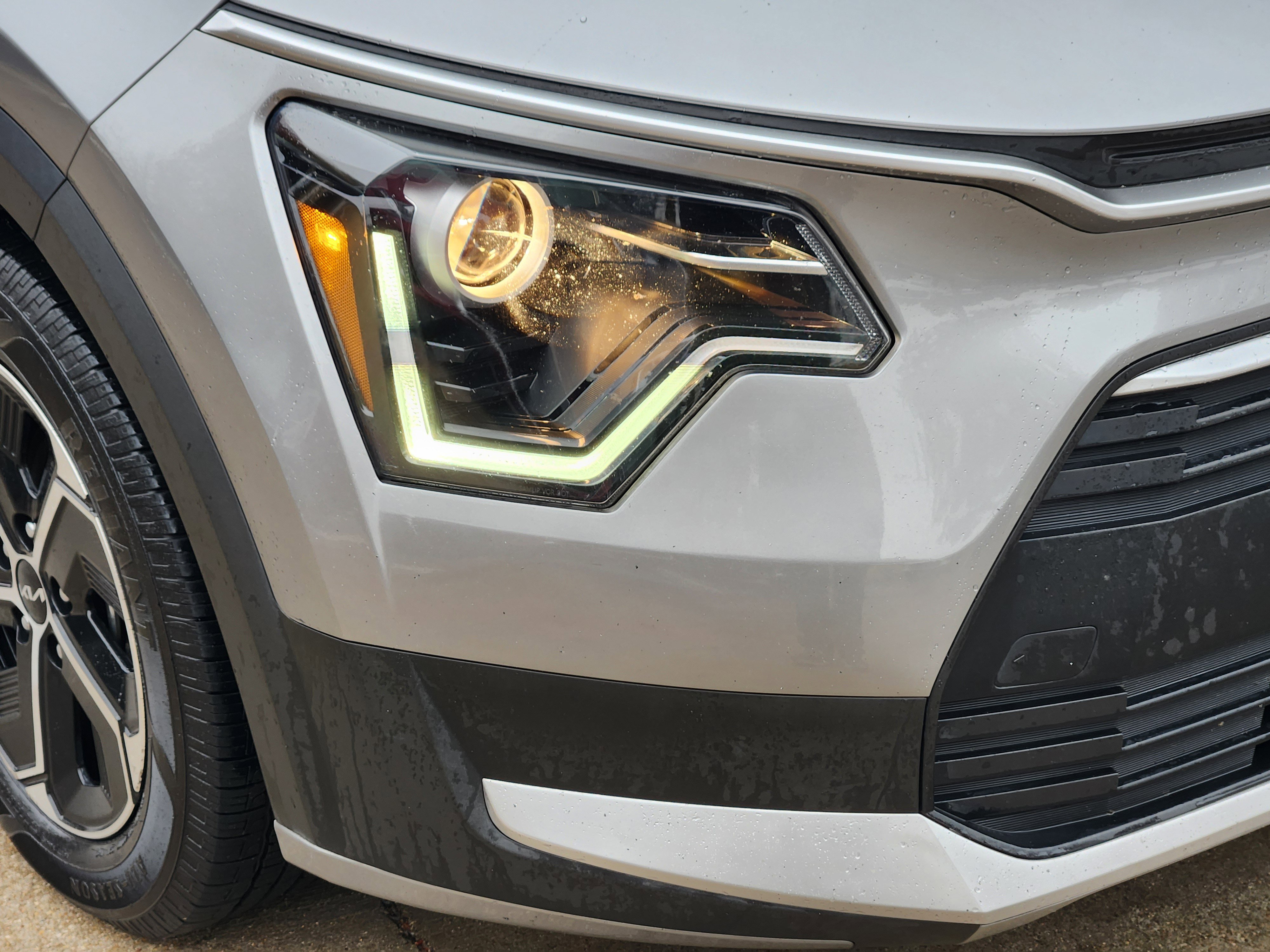 Used 2023 Kia Niro EX image 5