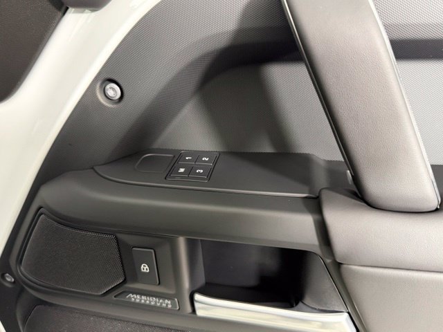 New 2026 Land Rover Defender 110 X-Dynamic SE AWD/4WD image 30