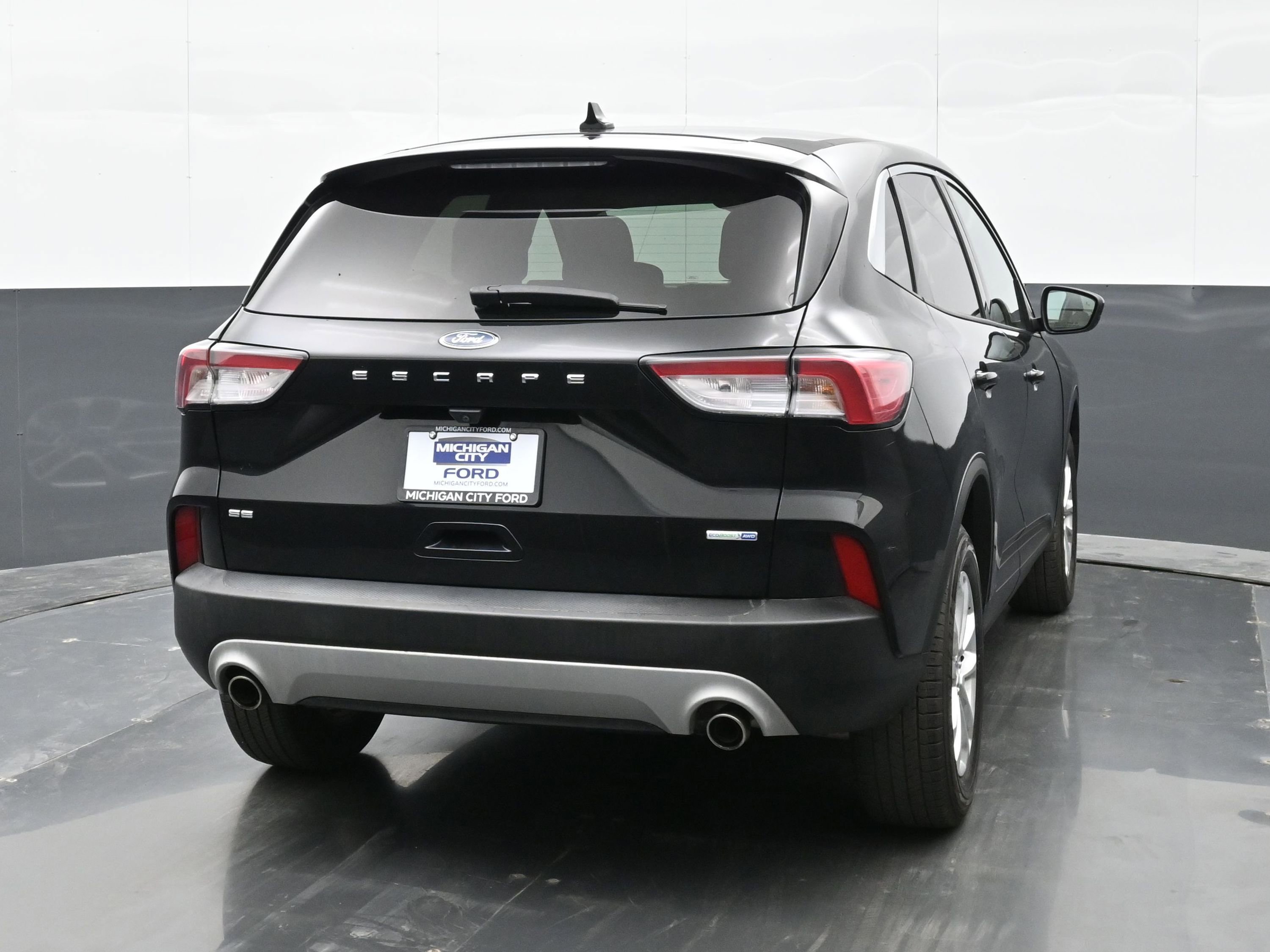 Used 2020 Ford Escape SE image 3