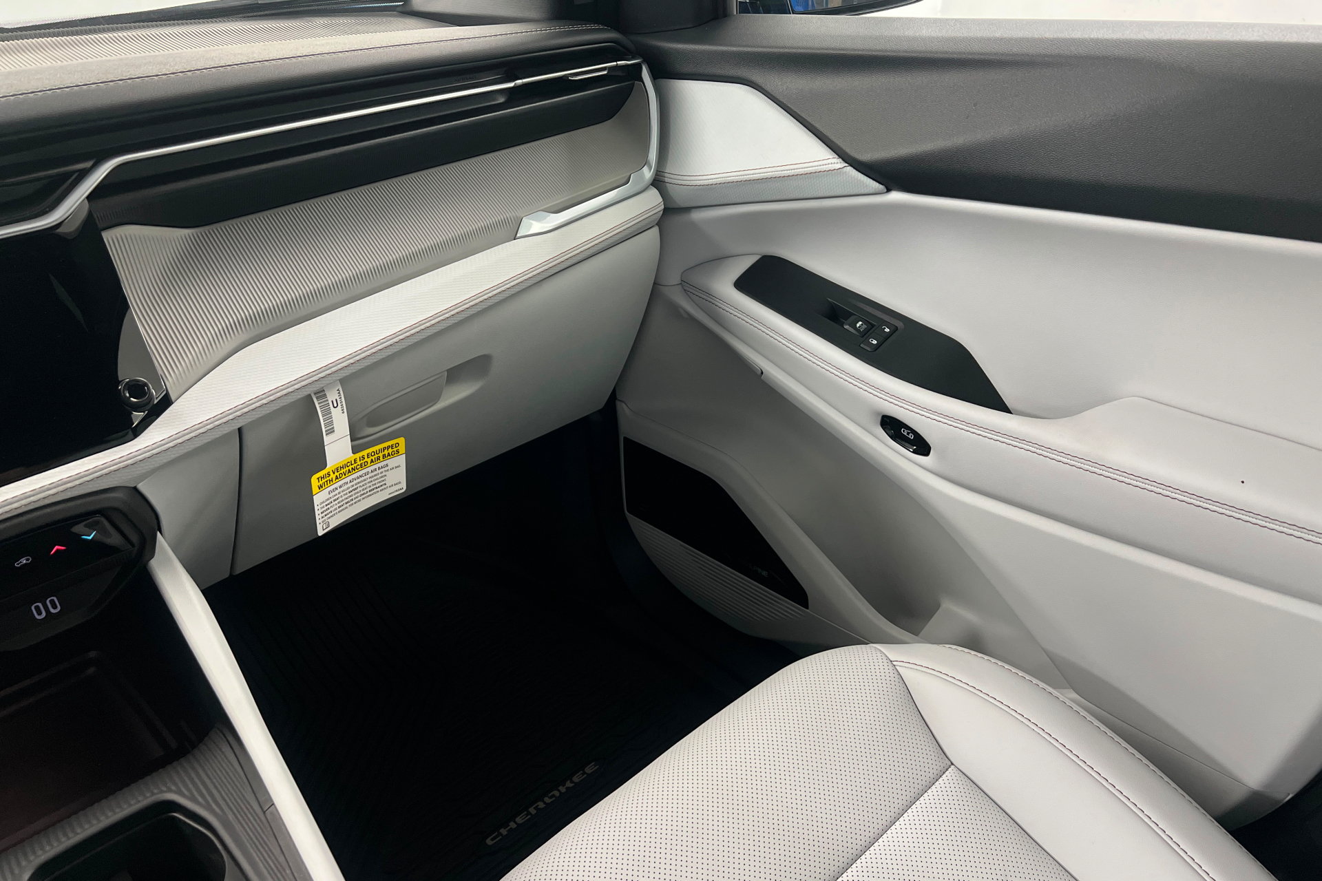 New 2026 Jeep Cherokee Limited AWD/4WD image 10
